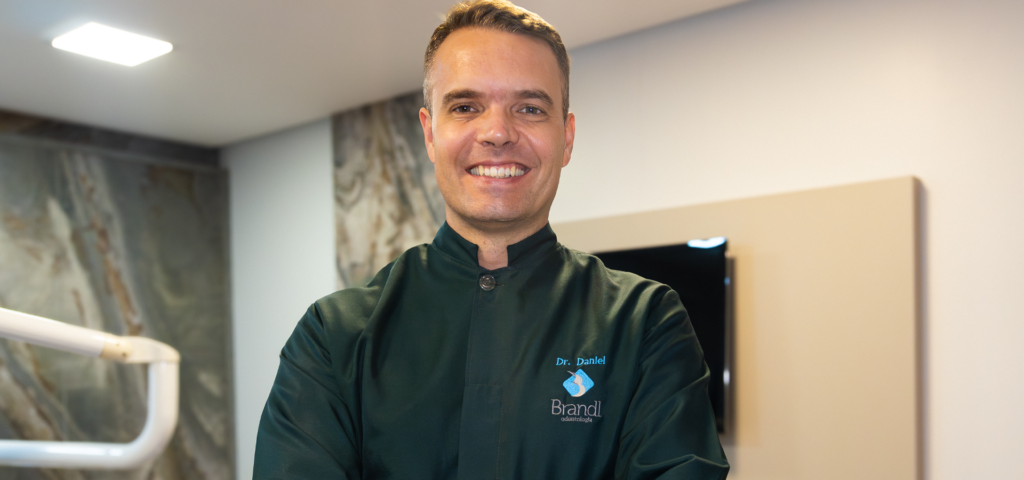 Dr. Daniel Brandl, ortodontista na Brandl Odontologia em Rio do Sul – foto 6